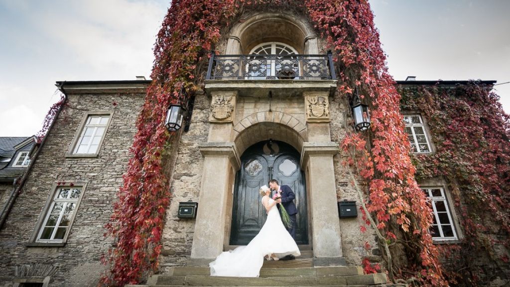 Ab sofort kann auch im Schlossgarten in Bamenohl geheiratet werden. von Jenny Bierbach