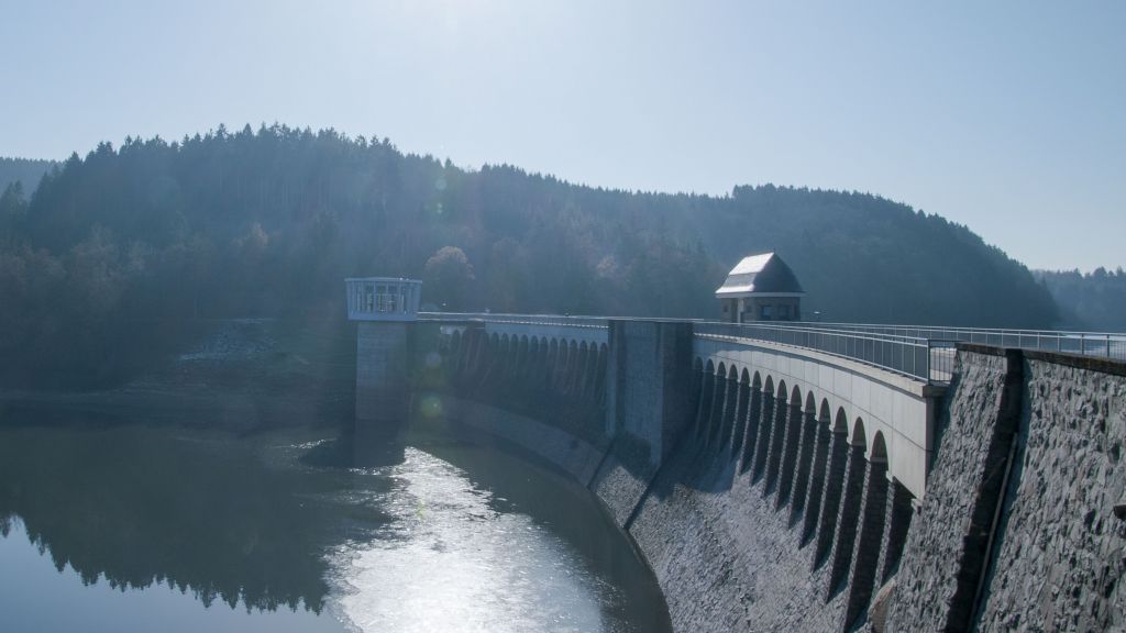 Die Wasserabgabe erfolgt über das Kraftwerk der Listertalsperre. von Symbol Nils Dinkel