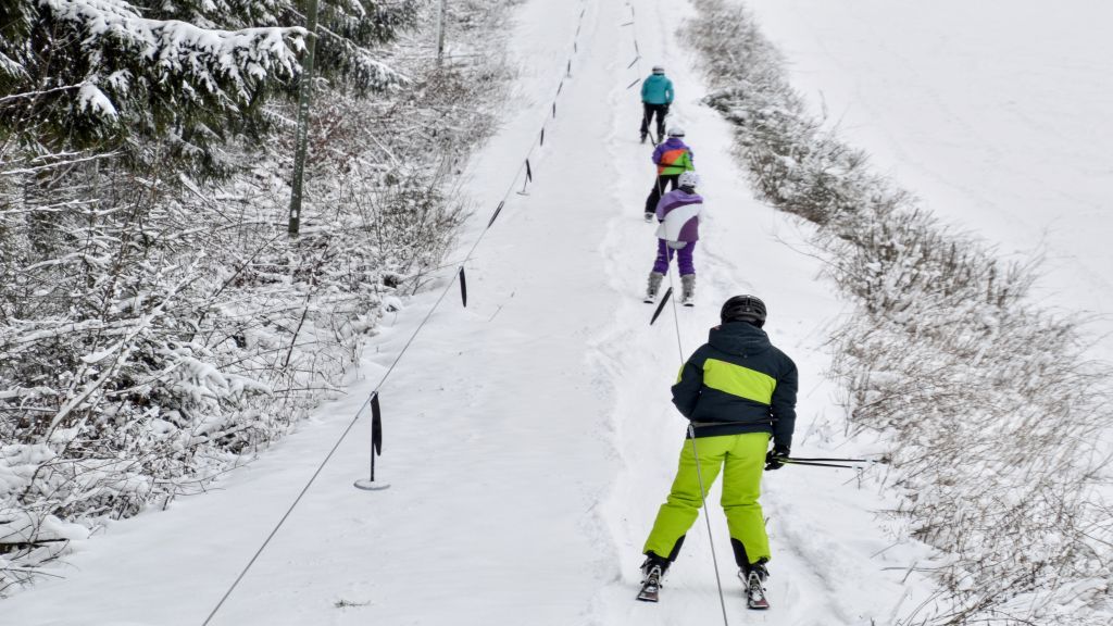 Der Skiclub Lennestadt lädt zum Flutlichtfahren in Neuastenberg ein. von Symbol Nils Dinkel
