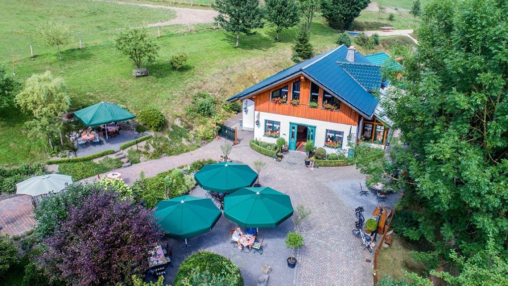 Heinemanns Hof verleiht Ihrer Hochzeit einen besonderen, idyllischen Charme. von Heinemanns Hof