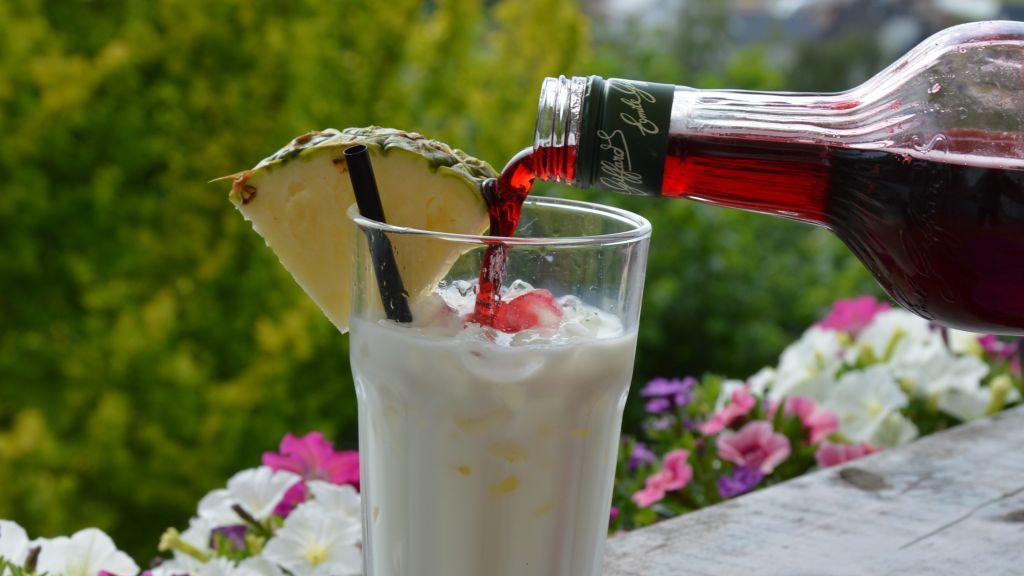 Bei unserer Cocktailbar "Bayamo" können Sie zusehen, wie Ihr Cocktail frisch gezapft und zubereitet wird. von Steelrose Gastroservice