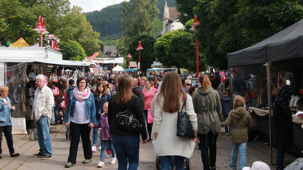 Der Stadtfest-Sonntag steht in Lennestadt ganz besonders im Zeichen der Familien. Künftig könnten die Geschäfte im Ortskern an diesem Tag von 13 bis 18 Uhr geöffnet haben. von Christine schmidt