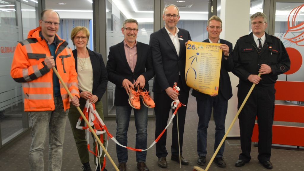 Einige der helfenden Hände im Hintergrund: (von links) Percy Kreis, Marie-Luise Kurzer, Andreas Ufer, Dirk Stenger, Klaus Hesener und Christoph Schmidt. von Barbara Sander-Graetz