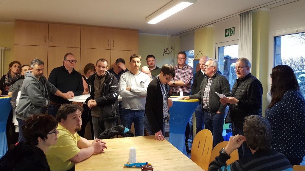 Vor dem Sportduell im Sommer stand der traditionelle Frühjahrsbesuch bei der Lebenshilfe NRW an. von Karina Scheld/Lebenshilfe NRW