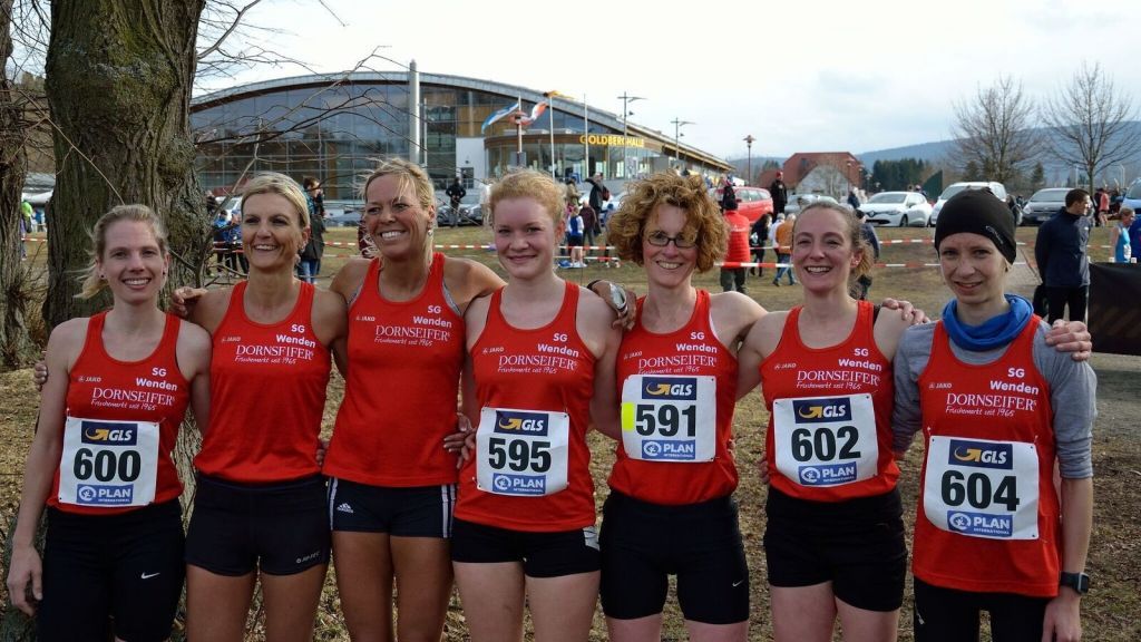 Die erfolgreichen Damen aus Wenden: Steffi Osthoff, Melanie Linder, Christl Dörschel, Rebecca Huckestein, Tanja Charitos, Verena Schneider, Daniela Wurm (v. l.). von Privat