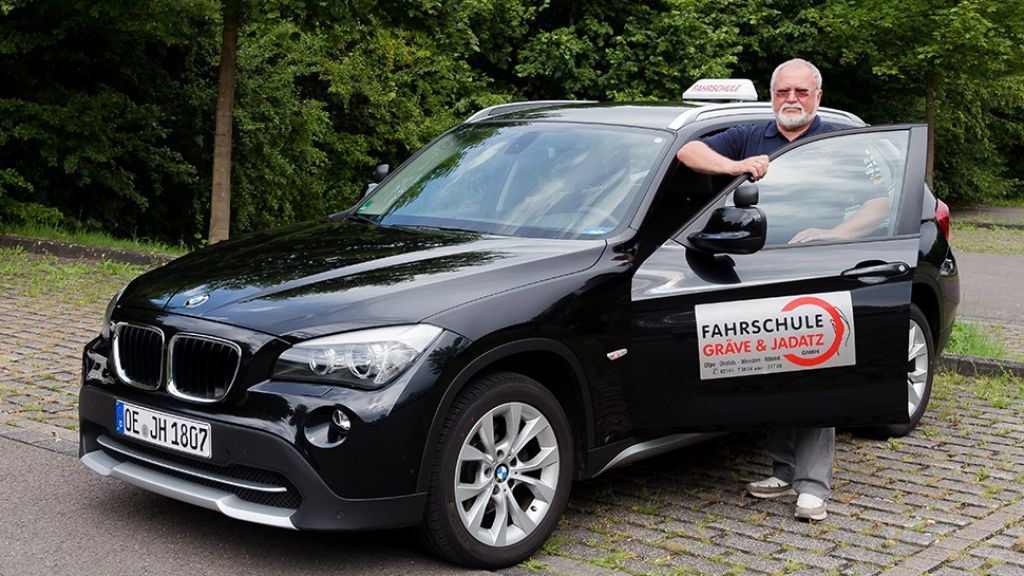 Wolfgang Gräve, Inhaber der Fahrschule Gräve & Jadatz, und sein Team hilft stets ganz individuell - auch bei Fahrzeugumbauten. von Gräve und Jadatz
