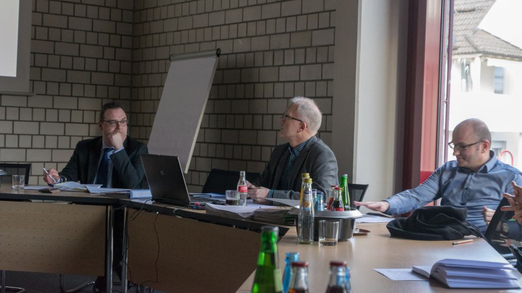 Karsten Schürheck, Doktor Jürgen Schewe und Michael Trilling (von links) bei der IKEK-Auftaktveranstaltung in Lennestadt. von s: Nils Dinkel