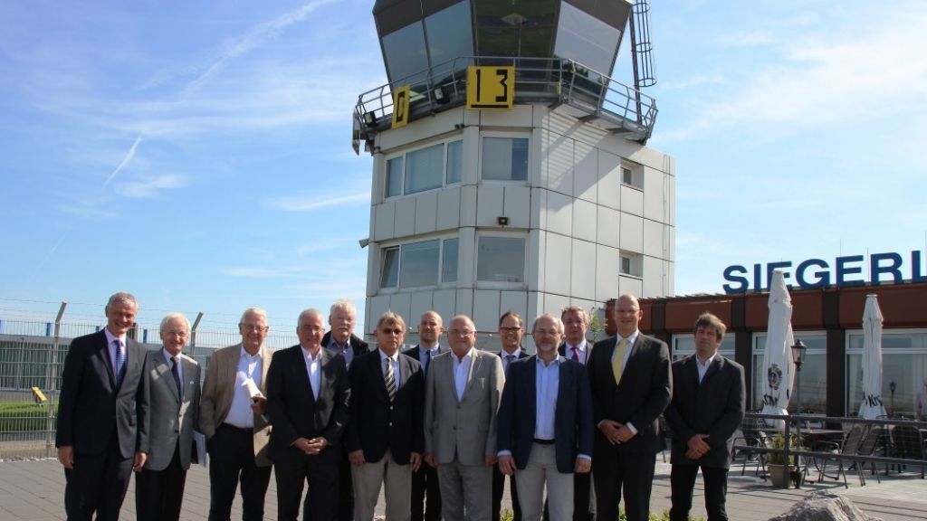 Der Förderverein des Siegerland Flughafens Dreiländereck freut sich über den Beschluss des Kreistags. von IHK Siegen