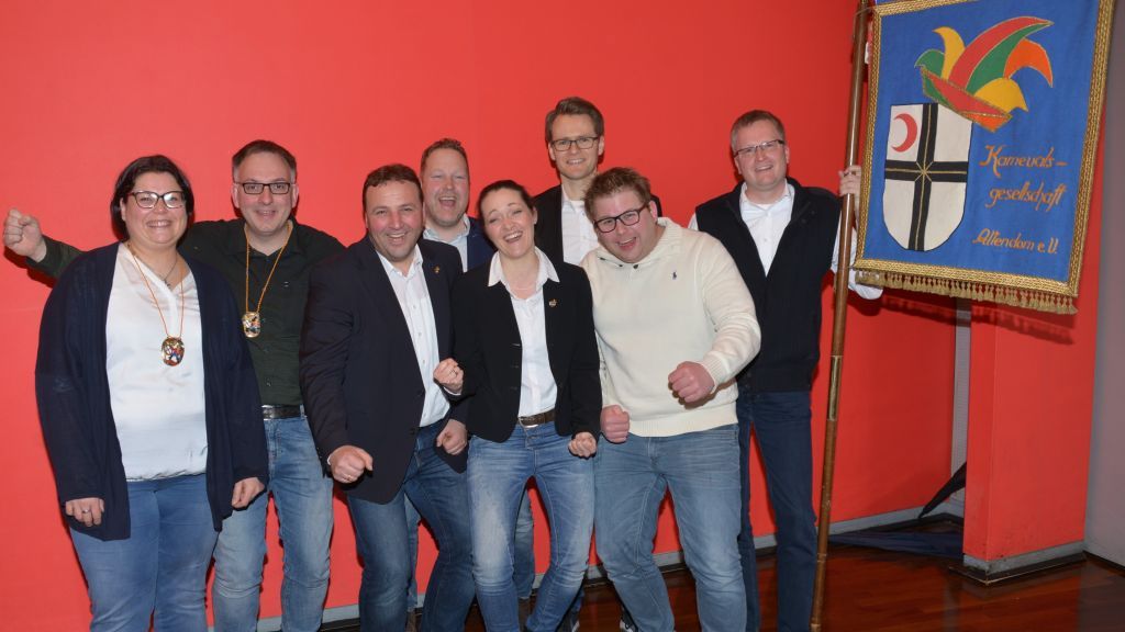 Kattfiller-Präsident Marc Rohrmann (3. von links) mit den alten und neuen Mitgliedern des Elferrates. von KG Attendorn
