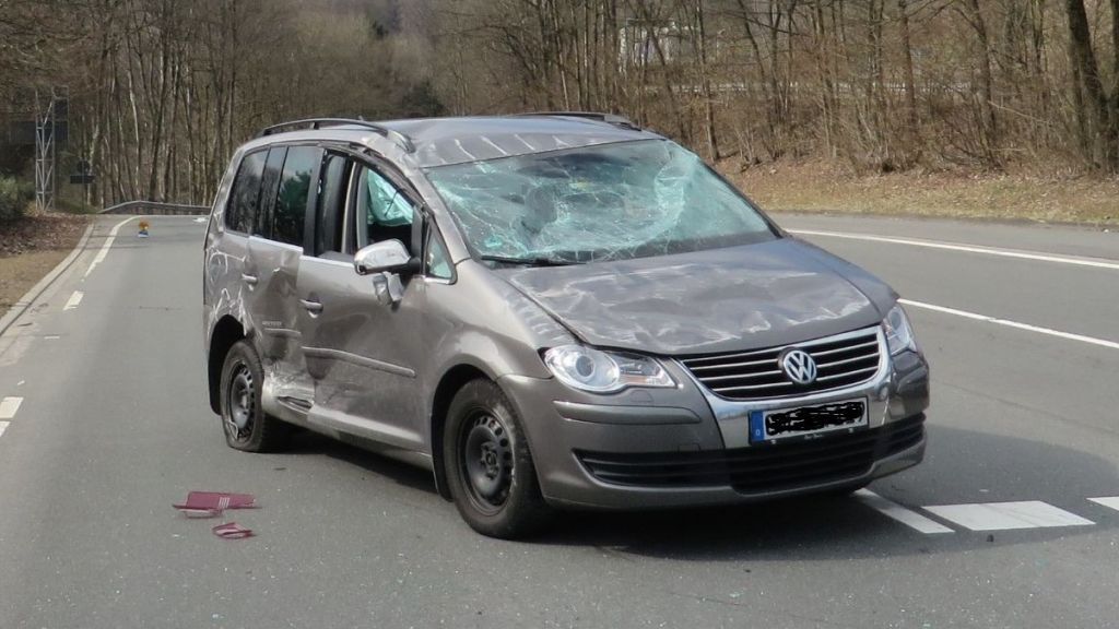 Eines der beteiligten Fahrzeuge des Unfalls in Wegeringhausen. von Kreispolizeibehörde Olpe
