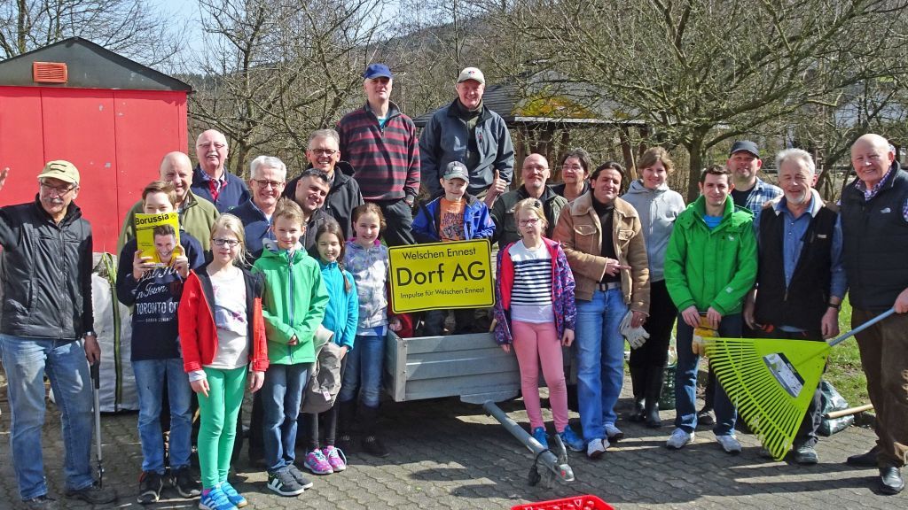 Die Dorfreinigung wird jeden Frühjahr von der Dorf AG Welschen Ennest ins Leben gerufen. von privat