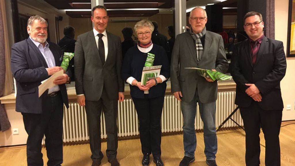 Jochen Ritter (zweiter von links) hat langjährige Mitglieder der CDU Attendorn geehrt. von privat