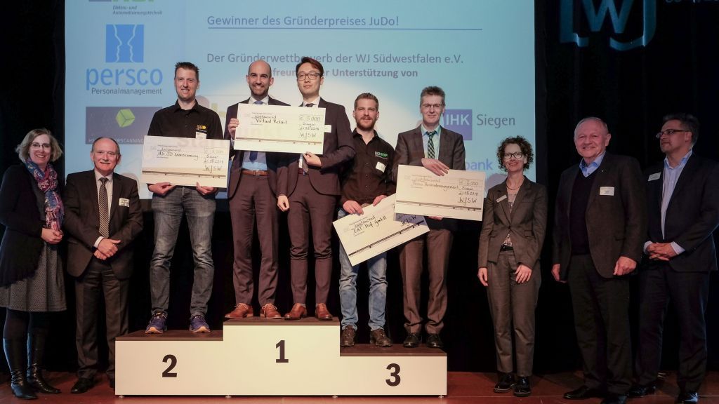 Zukunftsweisende Geschäftsideen ausgezeichnet: Die Sieger des Gründerwettbewerbes „JU DO!“ beim Jahresempfang der Wirtschaftsjunioren Südwestfalen. von privat