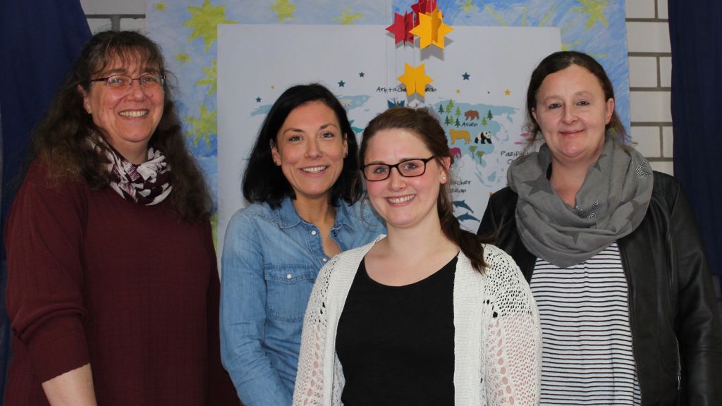 Lisa Panknin (zweite von rechts) ergänzt nun das Team im Lennestädter Kinderzimmer. von privat