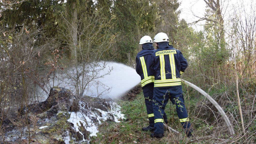 Nahezu zeitgleich sind ist die Lennestädter Feuerwehr zu einem Waldbrand in Grevenbrück und einem vermeintlichen Brand in Meggen ausgerückt. von Feuerwehr Lennestadt