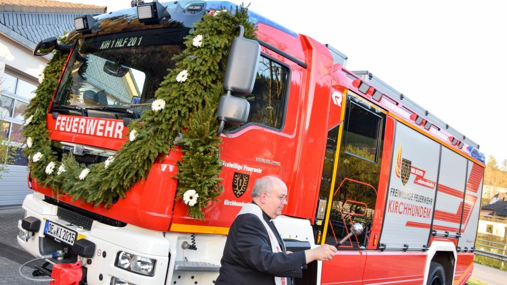 Neue Feuerwehrfahrzeuge werden offiziell gesegnet und eingeweiht. von Archiv Nils Dinkel