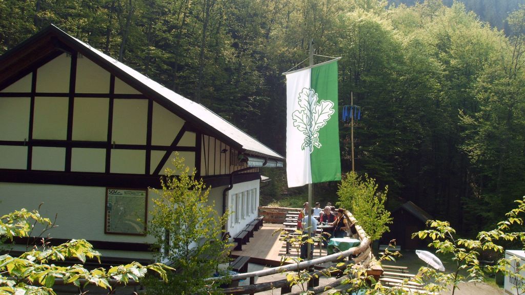 An der SGV-Hütte in Meggen wird der Mai traditionell gebührend eingeläutet. von privat