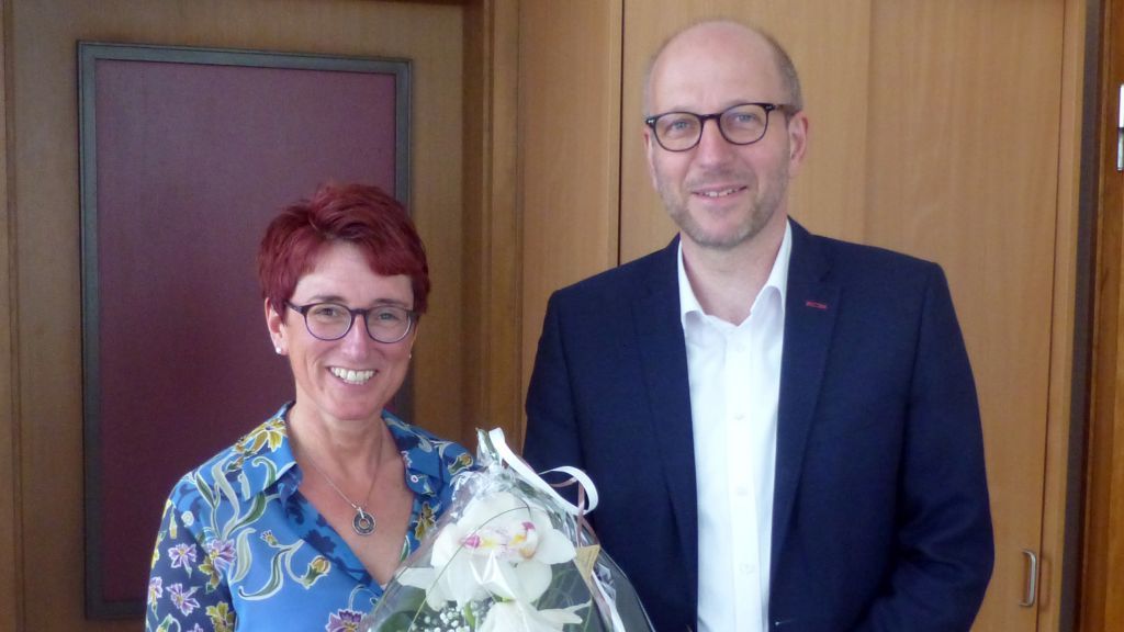 Bürgermeister Ulrich Berghof sicherte Petra Schmidt die Unterstützung der Stadt Drolshagen zu. von privat