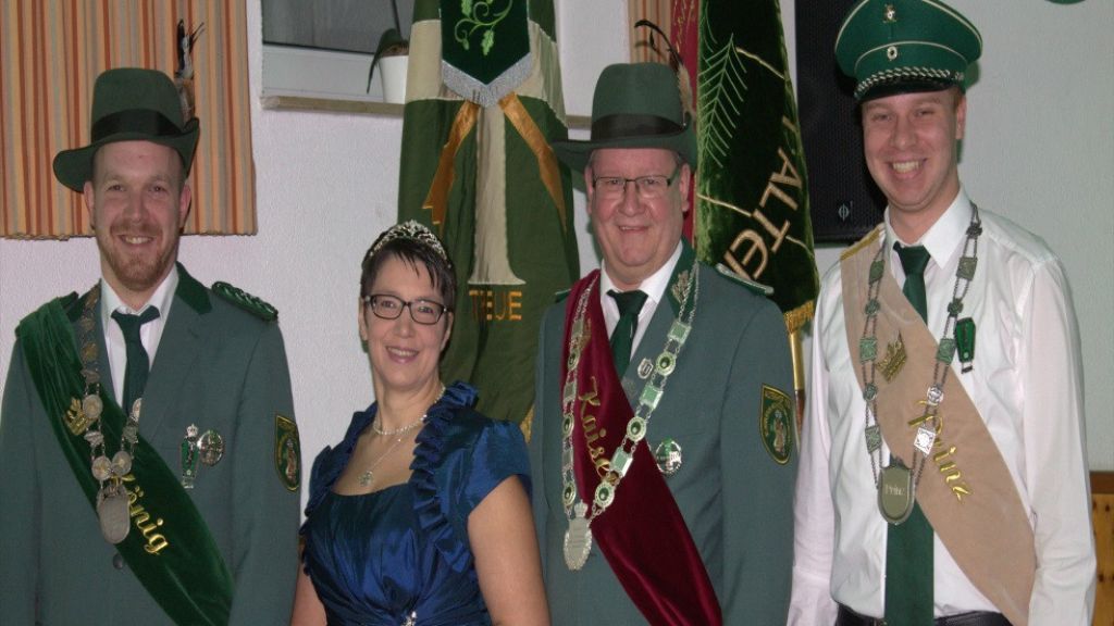 Die Majestäten aus Altenhof freuen sich auf drei Tage Schützenfest. von privat