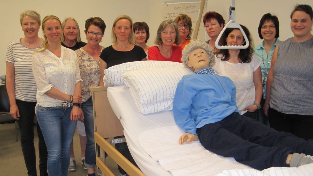 Das Pflegetraining in Finnentrop wurde von den Teilnehmerinnen gut angenommen. von privat