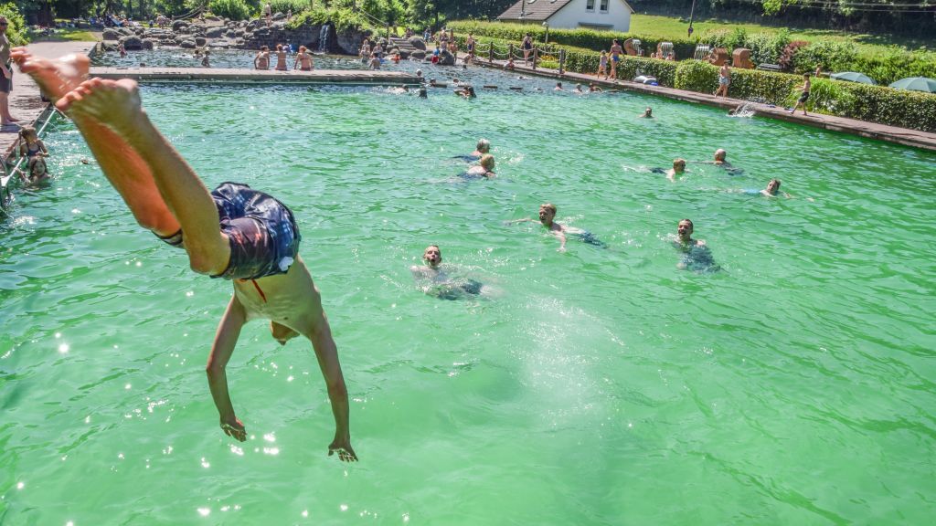 Los geht's: Am Wochenende wird´s warm, und die ersten Freibäder öffnen. von Matthias Clever