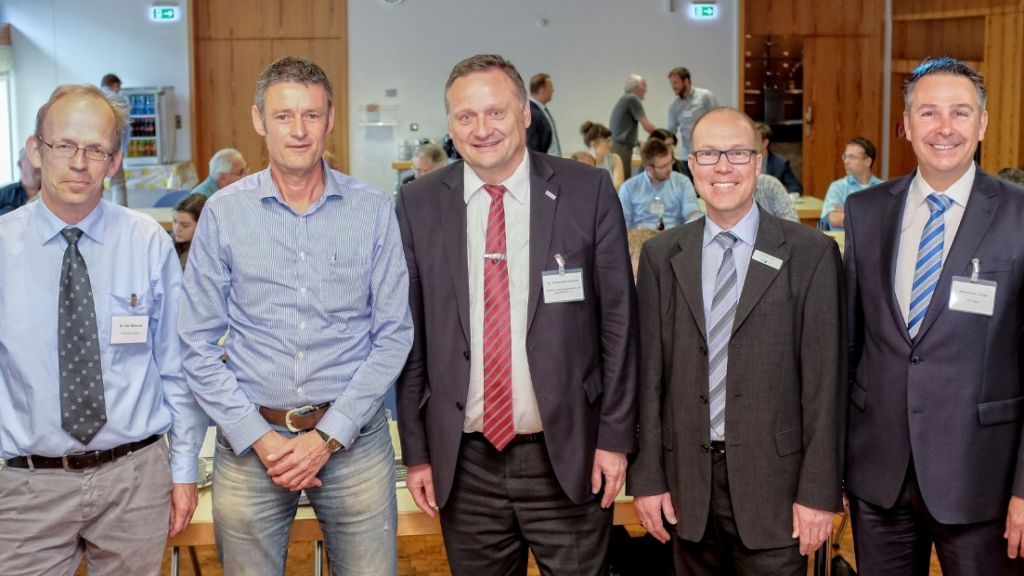 PD Dr. Olaf Behrend, Michael Kröhl, Dr. Christoph Kösters, Stephan Jäger, Hans-Peter Langer (von links). von IHK Siegen