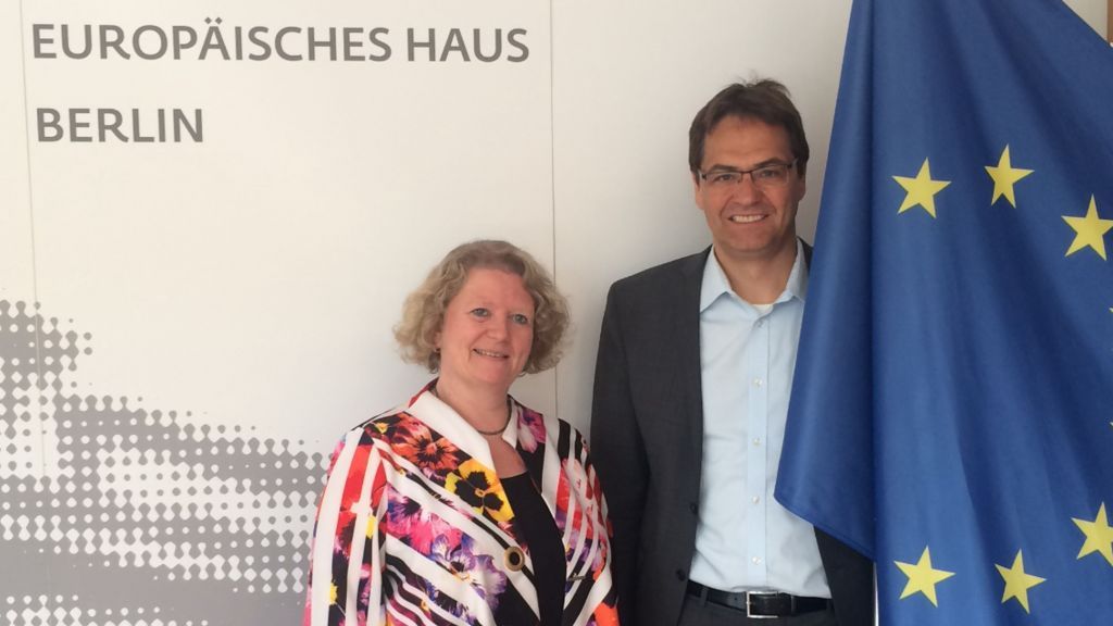 Peter Liese mit Frau Prof. Angelika Eggert. Sie ist die Topexpertin für die Bekämpfung von Krebs bei Kindern. von Europabüro