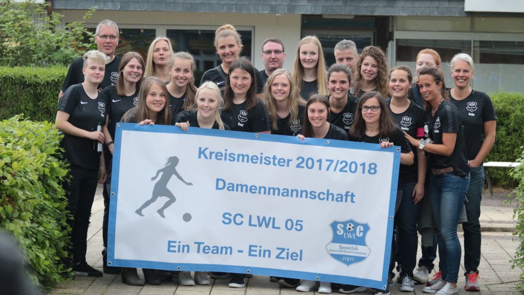 Die Damen des Sportclub Listernohl-Windhausen-Lichtringhausen gewinnen die Meisterschaft der Kreisliga A. von privat