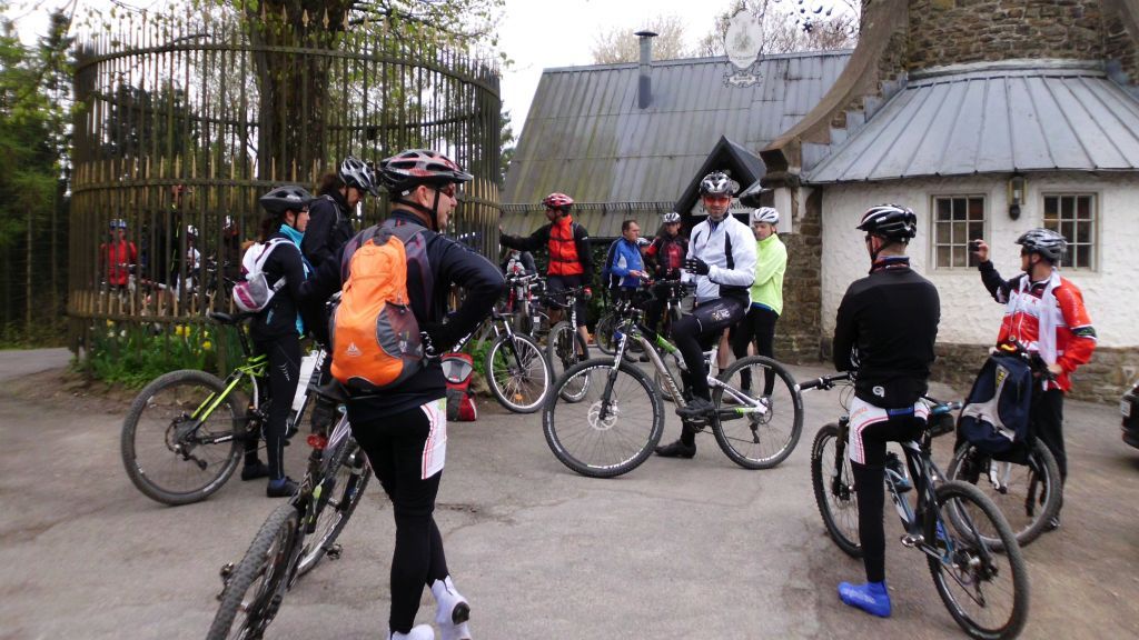 Die Mountainbiker des SGV Meggen starten zu einer weiteren Radtour. von privat