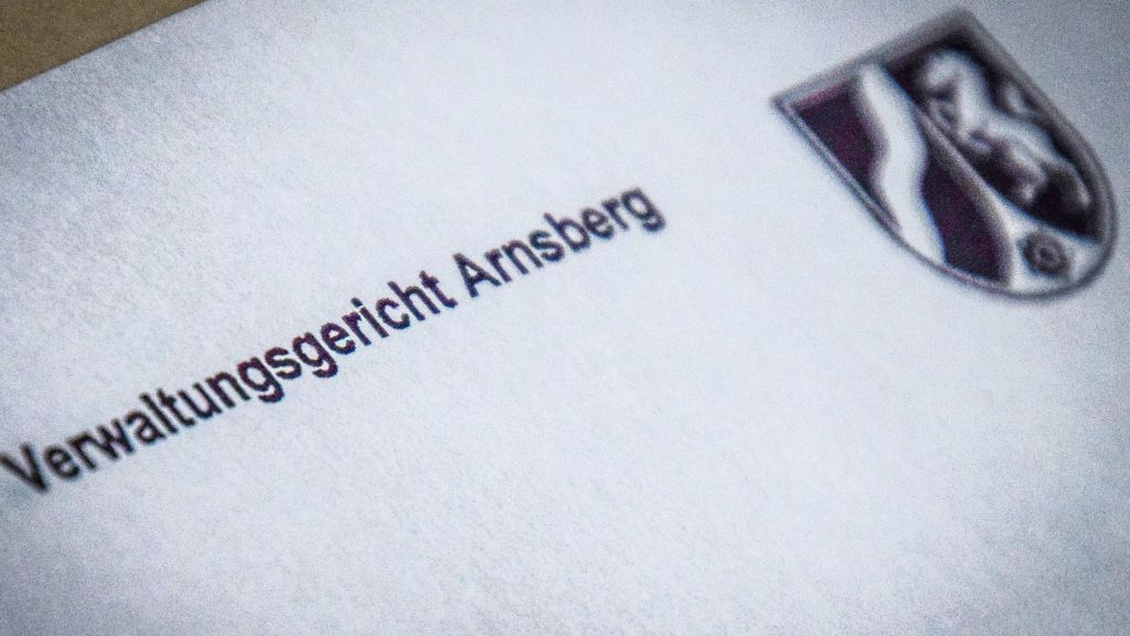Ob das Verwaltungsgericht Arnsberg einen vorläufigen Baustopp für das Modepark-Röther-Projekt in Plettenberg verhängt, entscheidet sich voraussichtlich im Juni. von Symbol Matthias Clever