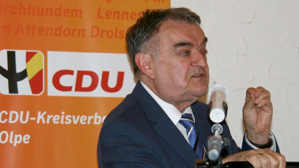 NRW-Innenminister Herbert Reul sprach beim Kreisparteitag der CDU in Wenden. von Rüdiger Kahlke