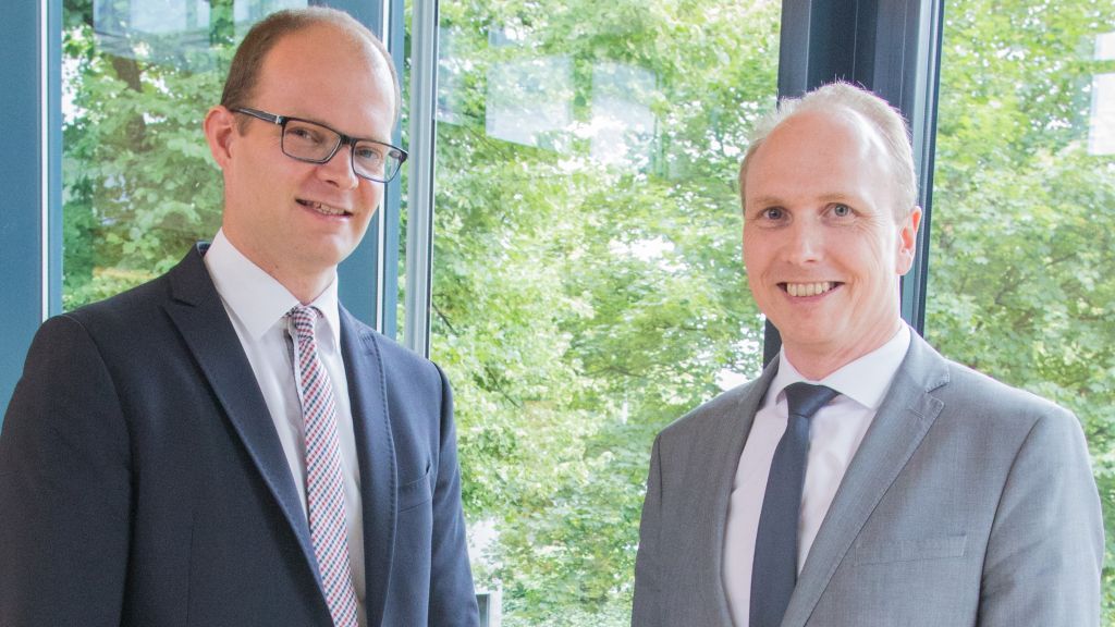 Steuerberater Tobias Stöhr (links) und IHK-Außenwirtschaftsleiter Jens Brill machten die EU-Mehrwertsteuerreform zum Thema. von IHK Siegen