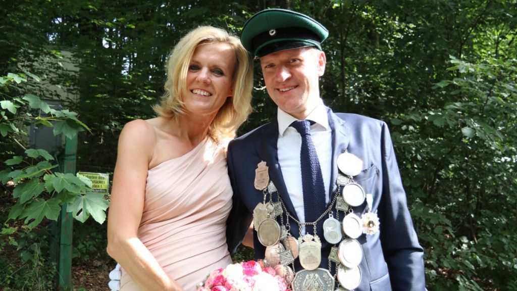 Freuen sich auf das Neuenkleusheimer Schützenfest: Königspaar Dr. Michael und Kornelia Heite. von privat