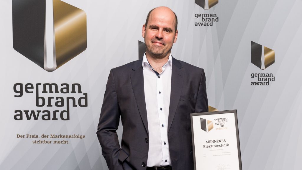 Joachim See, Leiter Marketing und Unternehmenskommunikation, nahm den German Brand Award für Mennekes entgegen. von Mennekes