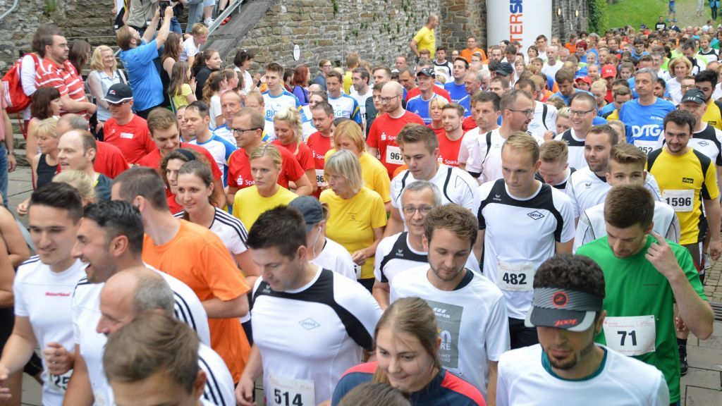 Insgesamt 1700 Läufer gehen am kommenden Freitag auf den Rundkurs in der Olper Innenstadt. von Barbara Sander-Graetz