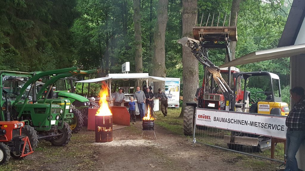 In Varste findet das Waldfest zusammen mit dem Treckertreffen statt. von privat