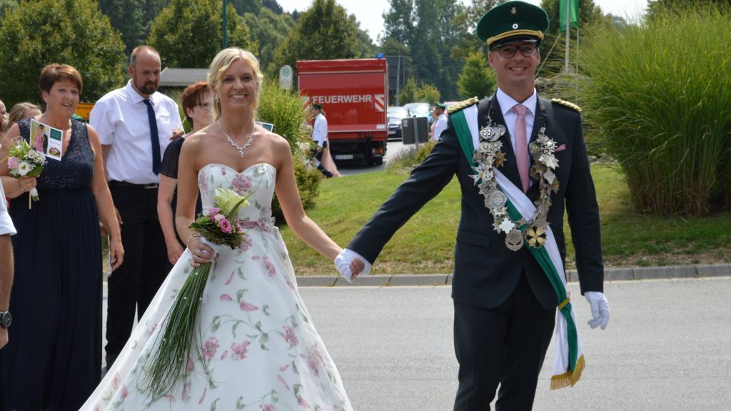 Ihre Amtszeit endet am Montag, 23. Juli: Königspaar Manuel und Melanie Dähn. von Barbara Sander-Graetz