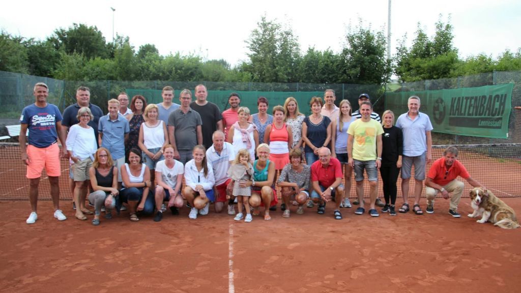 24 Tennispaare nahmen an dem Turnier teil. von privat