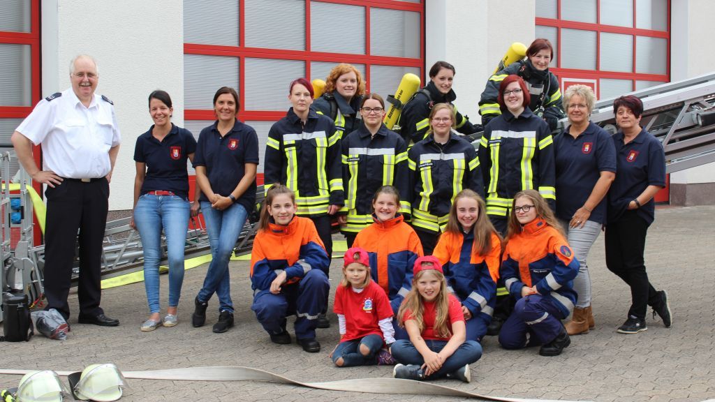 Die Frauen der Feuerwehr der Gemeinde Wenden. von Feuerwehr der Gemeinde Wenden