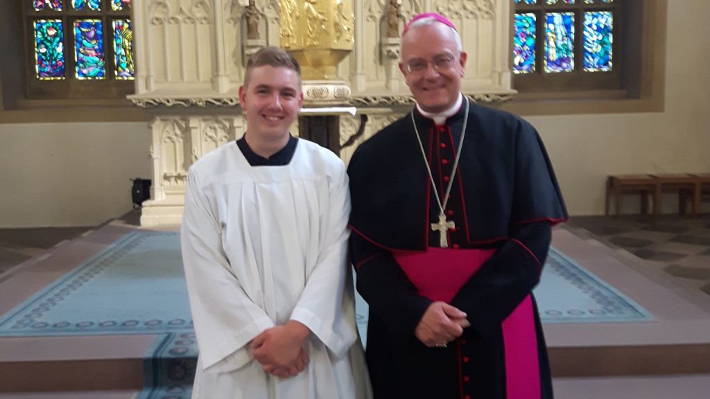 Weihbischof Matthias König nahm sich noch die Zeit für ein gemeinsames Foto mit Oliver Lakemper. von privat