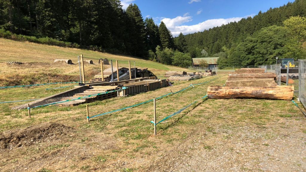 Die Vorbereitungen für das Motorrad Cross Country bei Schmallenberg sind in vollem Gange. von privat