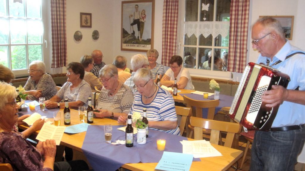 Der VdK-Ortsverband Wenden hatte jetzt zu einem Grillfest eingeladen. von privat