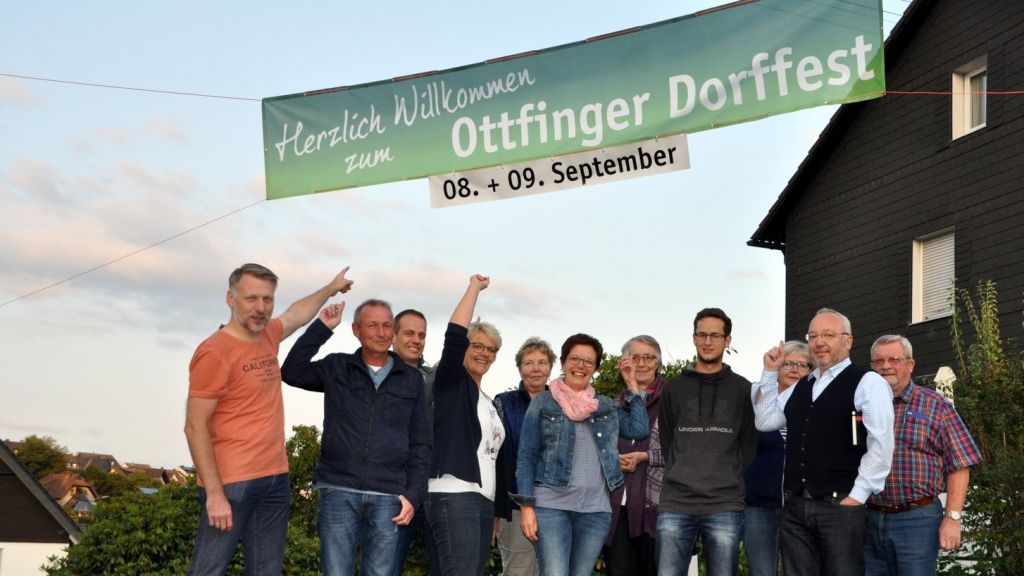 Jubel in Ottfingen: Der neue Dorfplatz wird am Samstag und Sonntag, 8. und 9. September, offiziell eingeweiht. von privat