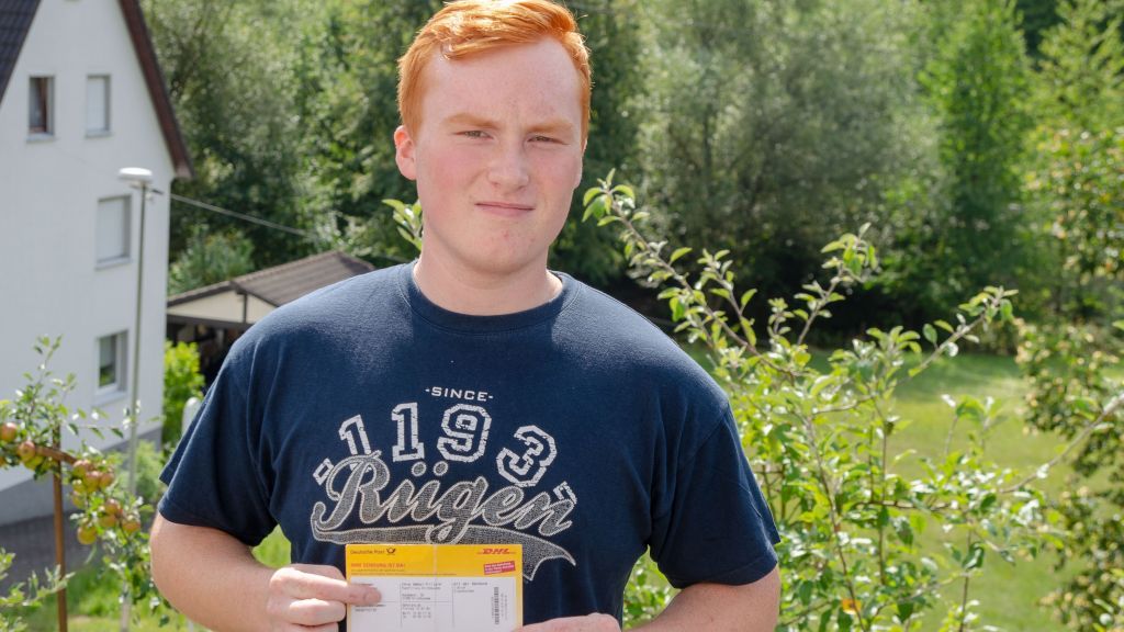 Den Fahrzeugbrief per Einschreiben zusenden lassen? Das wird sich Marcel Fischer künftig kräftig überlegen. von Nils Dinkel