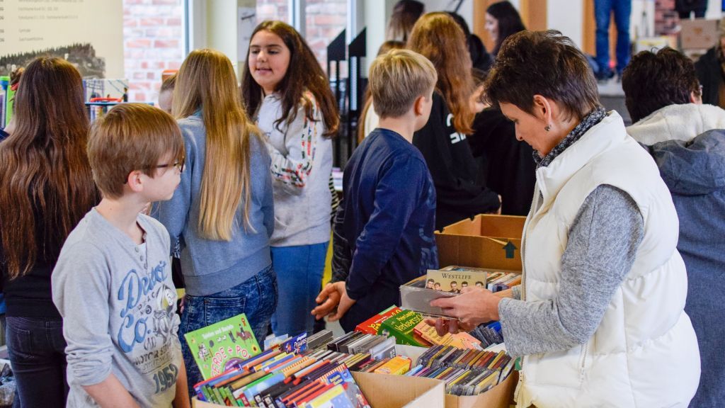 Das GymSL nimmt ab sofort Sachspenden für den Gebrauchtspielzeugmarkt entgegen. von Nils Dinkel
