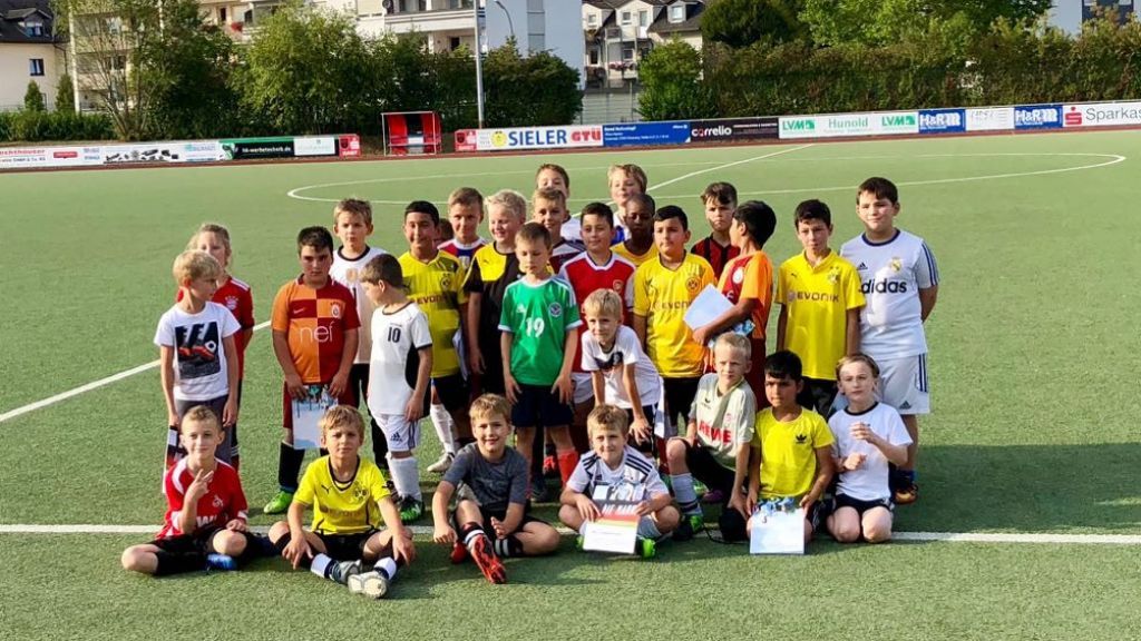 Das DFB-Mobil war kürzlich in Finnentrop für Trainer und Junioren zu Gast. von privat