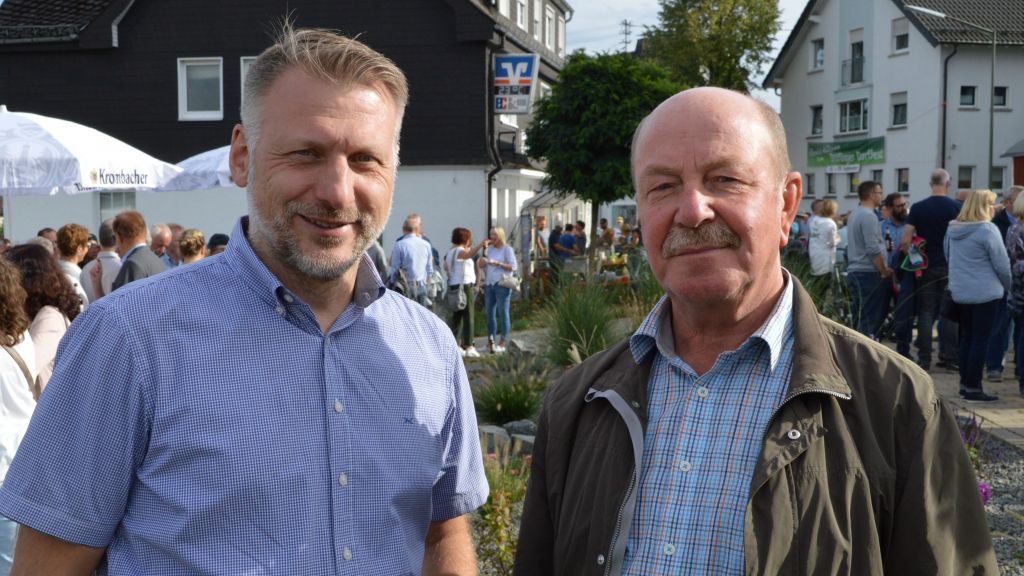 ZWO Vorsitzender Olaf Arns (links) und Ortsvorsteher Hubertus Halbe sprechen über die Zukunft Ottfingens. von Barbara Sander-Graetz