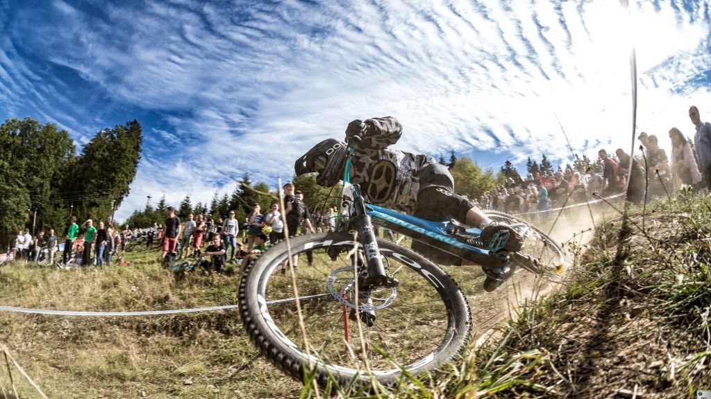 Spektakuläre Rennen und aufsehenseregende Stunts: Das neunte Rasenrennen am Fahlenscheid war wieder ein voller Erfolg. von WippArt