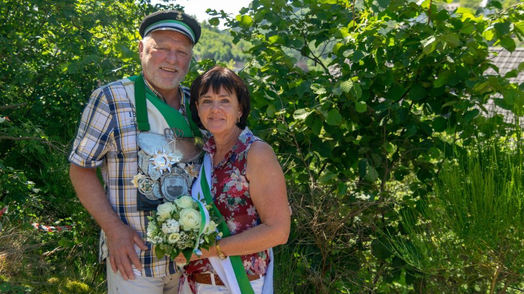 Das amtierende Königspaar in Bilstein: Peter und Gisela Schillinger. von Nils Dinkel