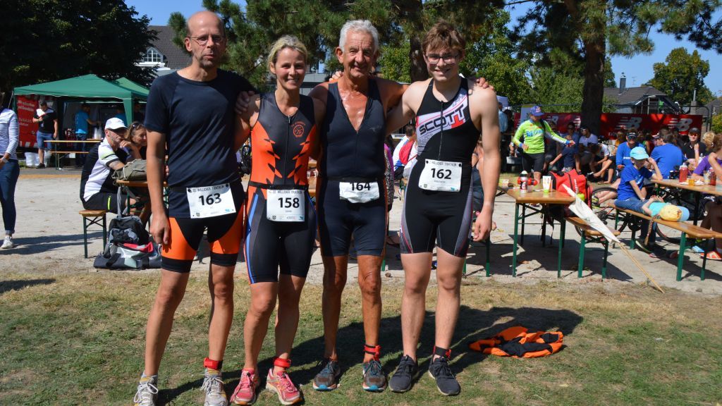 Die Athleten des TV Attendorn: Ulrich Arning, Sabine Selter, Horst Normann, Konstantin Fiebig (von links). von privat